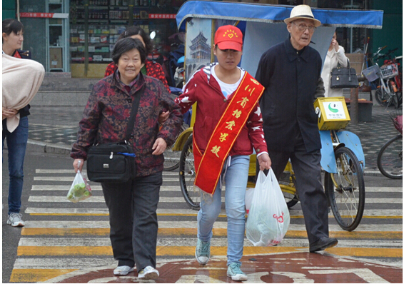 “學雷鋒”志愿服務活動系列報道（一）――文明交通勸導活動