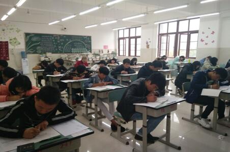 雅安市全國秘書、心理咨詢師、企業(yè)人力資源管理資格考試在我校順利進行